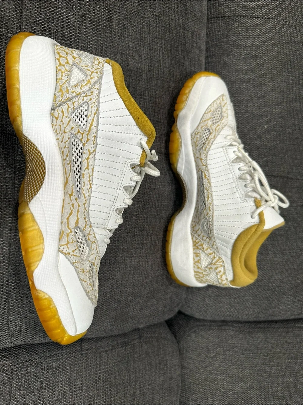 Jordan Retro Classic Boys Size 5  White and Yellow Low-Top Sneakers